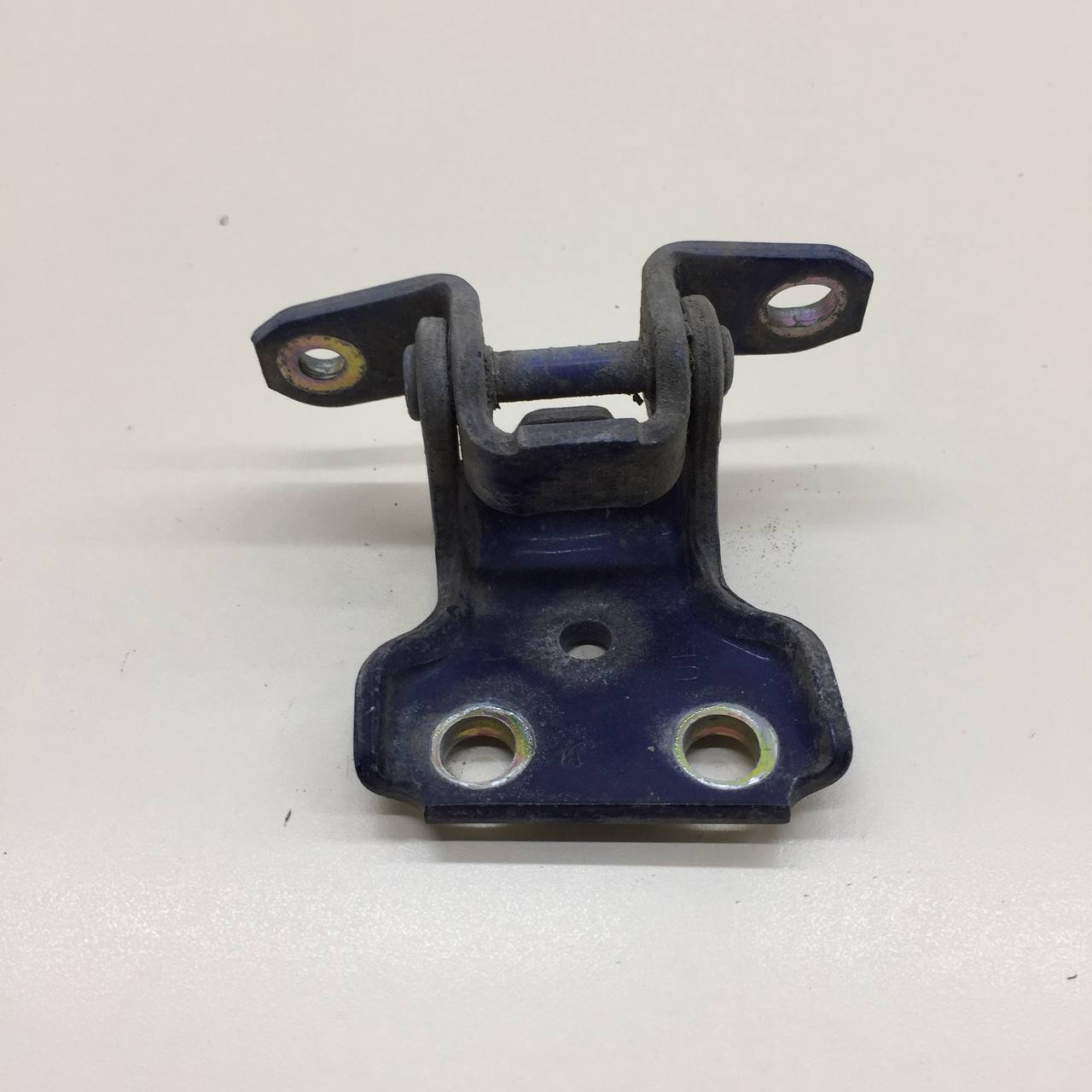 Петля двери задней правой нижняя Suzuki Liana 2001-2007