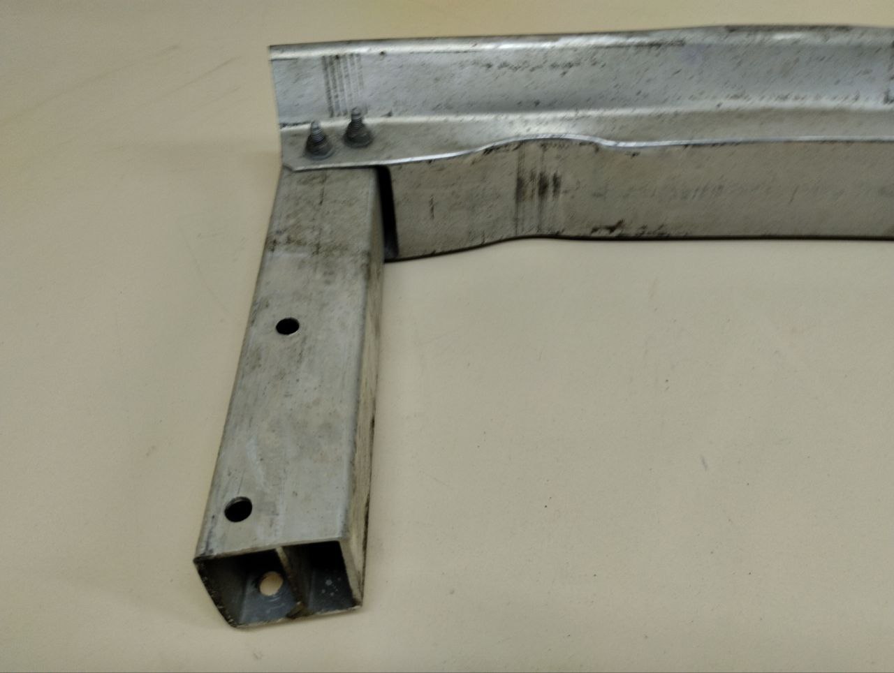 Усилитель заднего бампера Audi Q5 (8R) 2008-2017