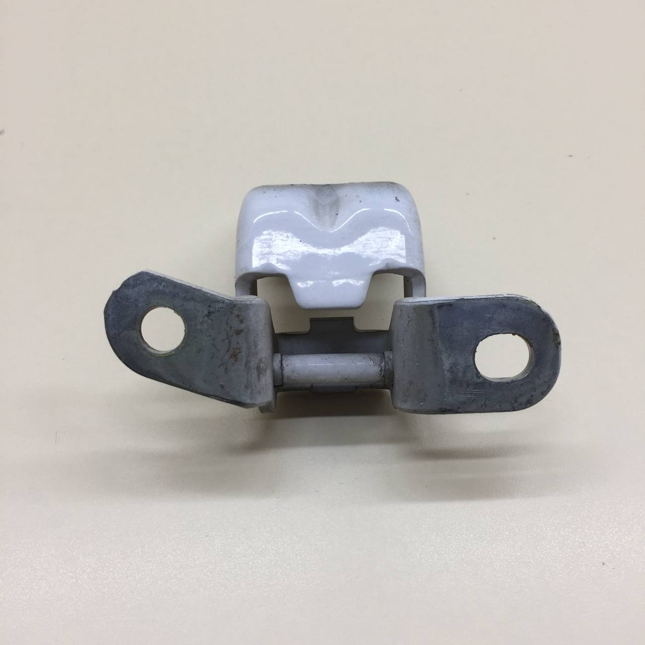 Петля двери передней правой нижняя Hyundai Elantra (CN7) 2020>