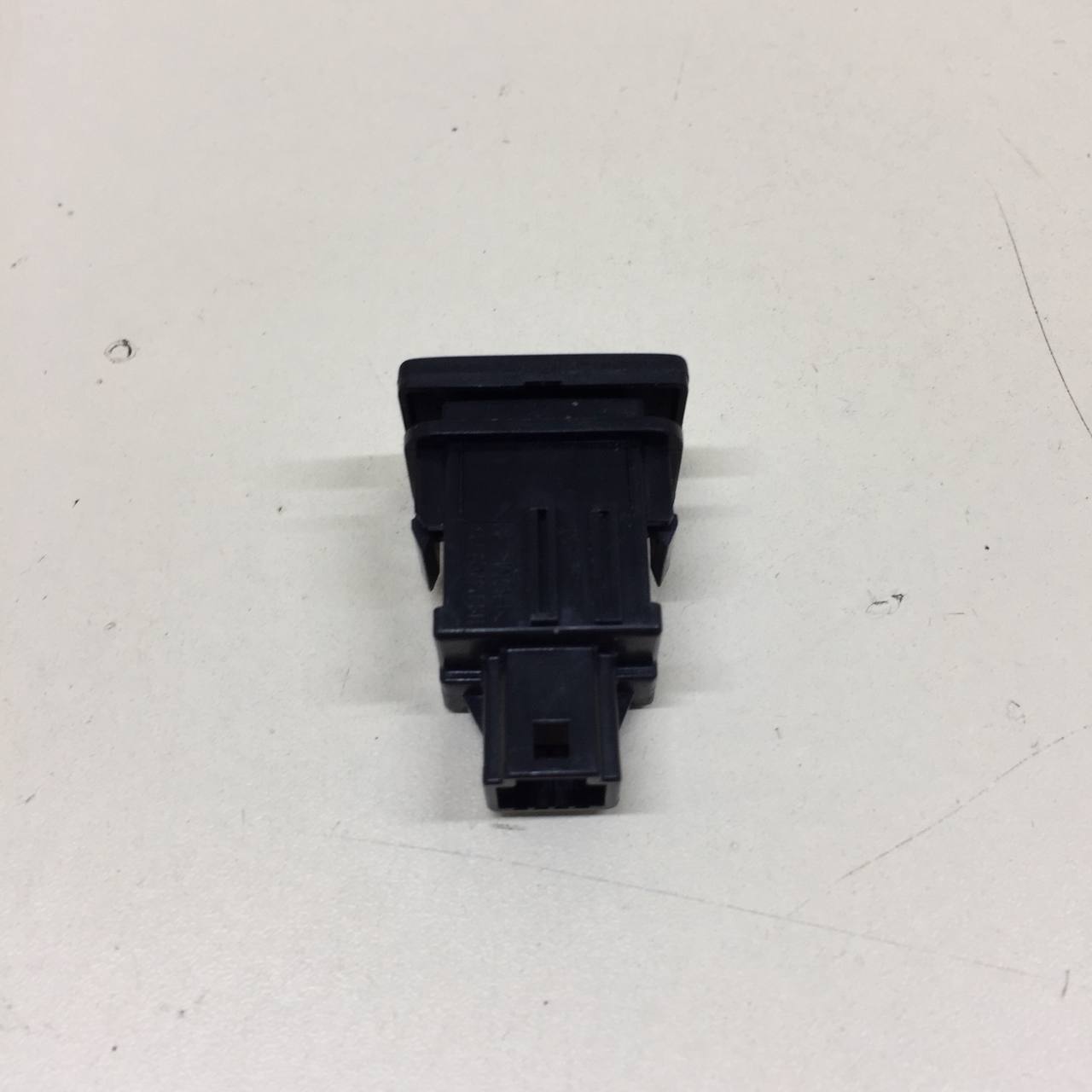 Кнопка омывателя фар Toyota Rav 4 (A30) 2006-2013 Кнопка омывателя фар Toyota Rav 4 (A30) 2006-2013