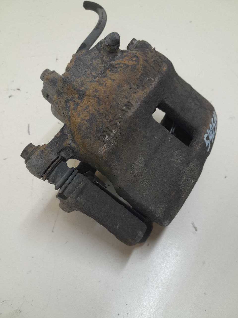 Суппорт передний левый Nissan Almera (N16) 2000-2006