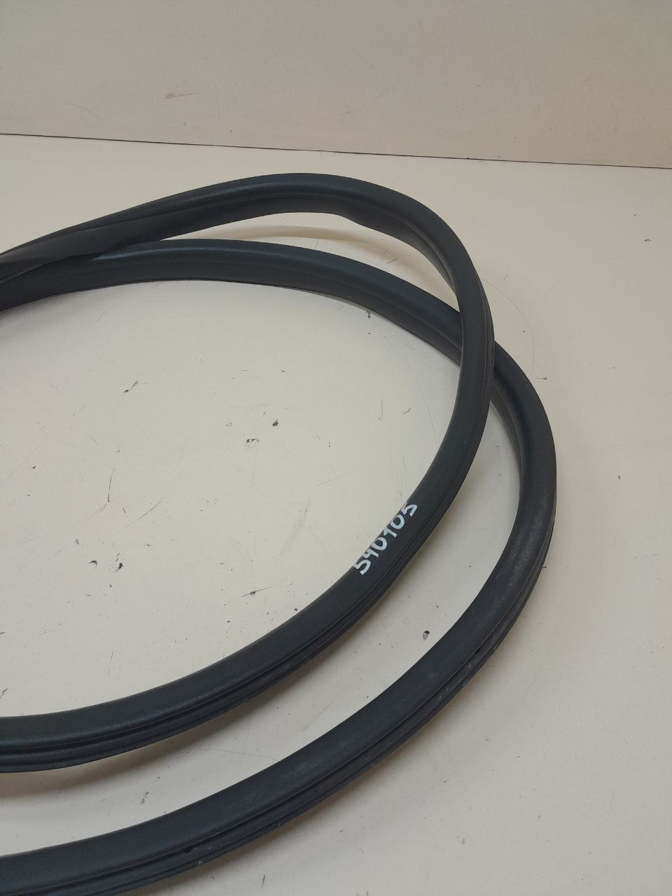 Уплотнитель проема двери передней правой Lada Vesta 2015>