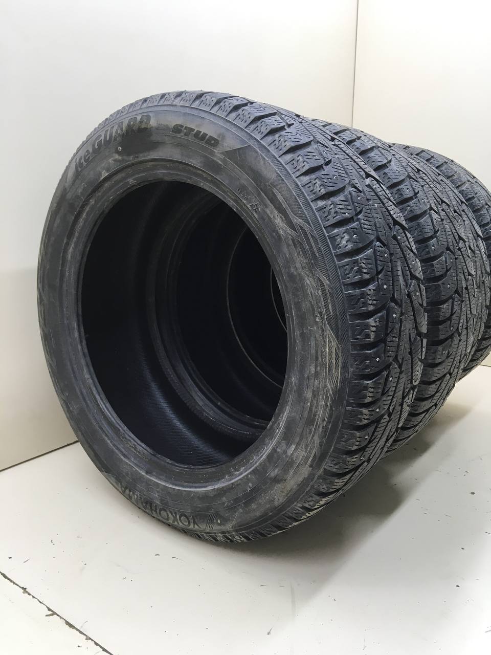 Шины к-кт R18 Зимние шипованные Yokohama Ice Guard