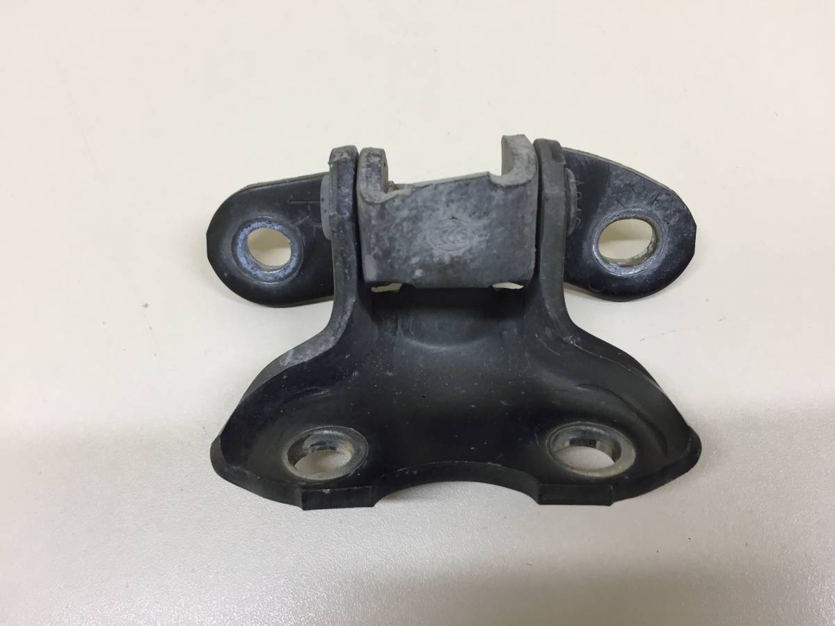 Петля двери передней правой нижняя Toyota Camry (V50) 2011-2017