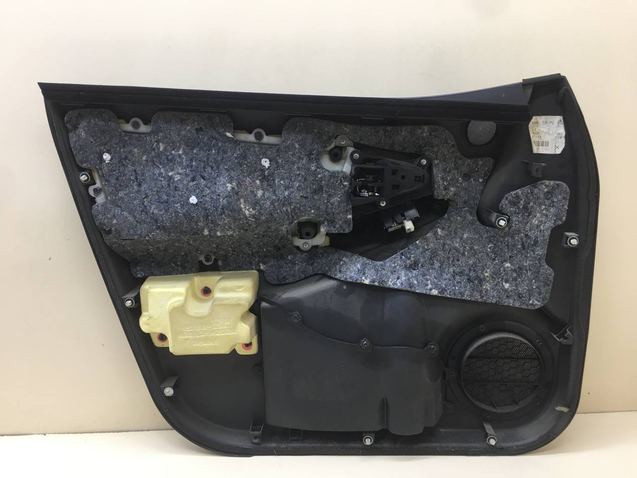 Обшивка двери передней правой Toyota Rav 4 (A30) 2006-2013
