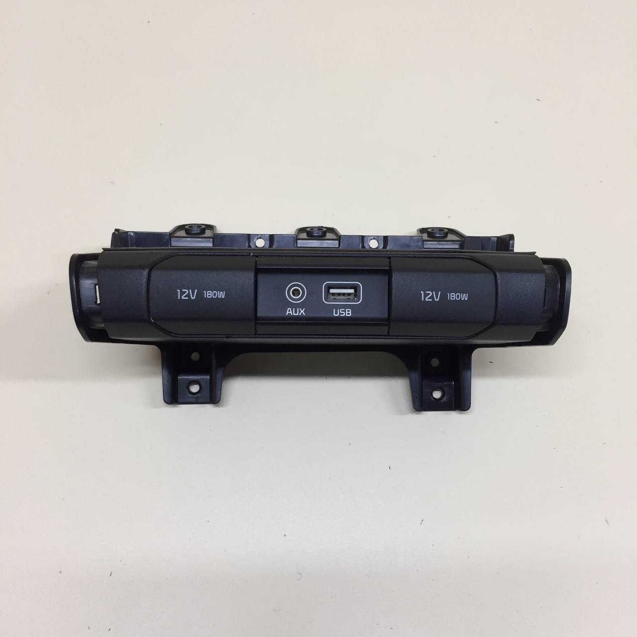 Разъем (USB AUX) Kia Cerato (BD) 2018-2022 Разъем (USB AUX) Kia Cerato (BD) 2018-2022