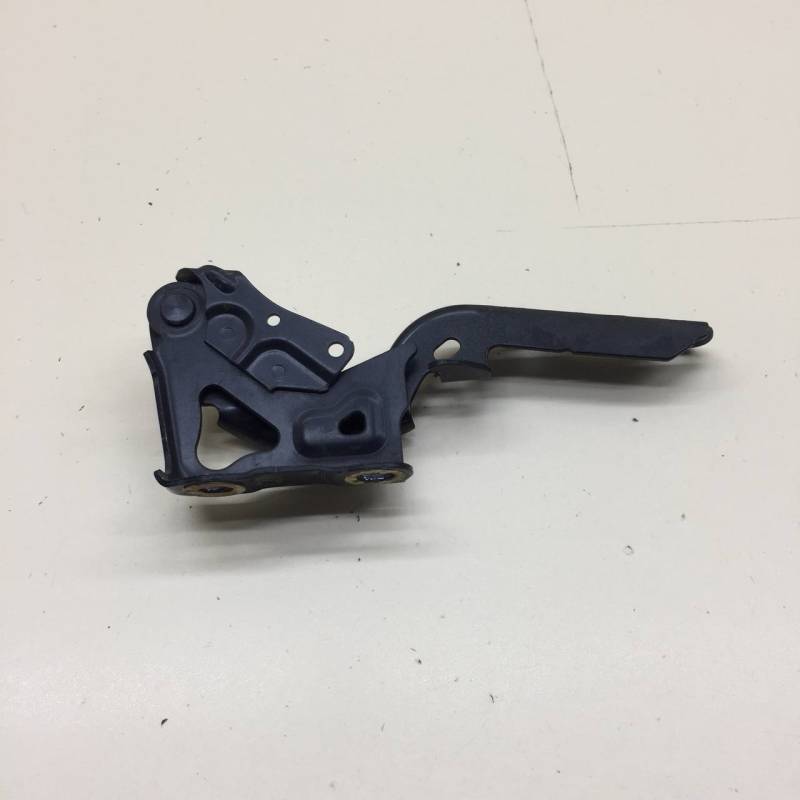 Петля капота правая Lexus NX 200 (Z10) 2014-2021 Петля капота правая Lexus NX 200 (Z10) 2014-2021