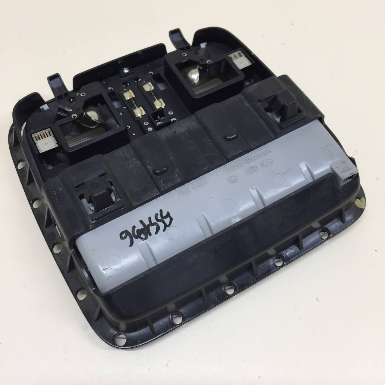 Плафон салонный Hyundai ix35 (LM) 2010-2015 Плафон салонный Hyundai ix35 (LM) 2010-2015