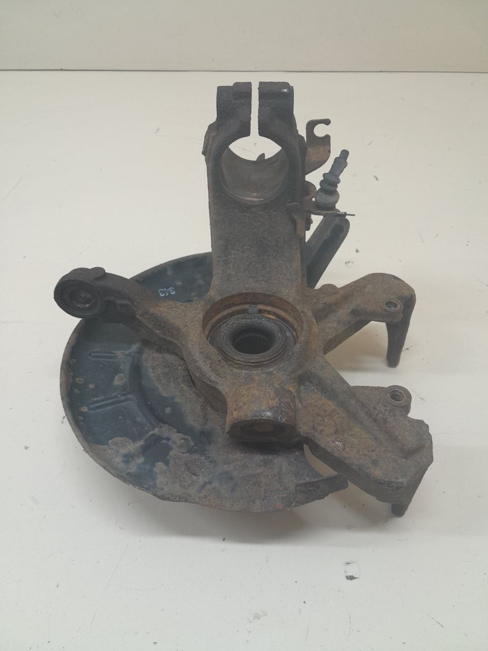 Кулак поворотный передний левый Skoda Fabia (5J) 2007-2014