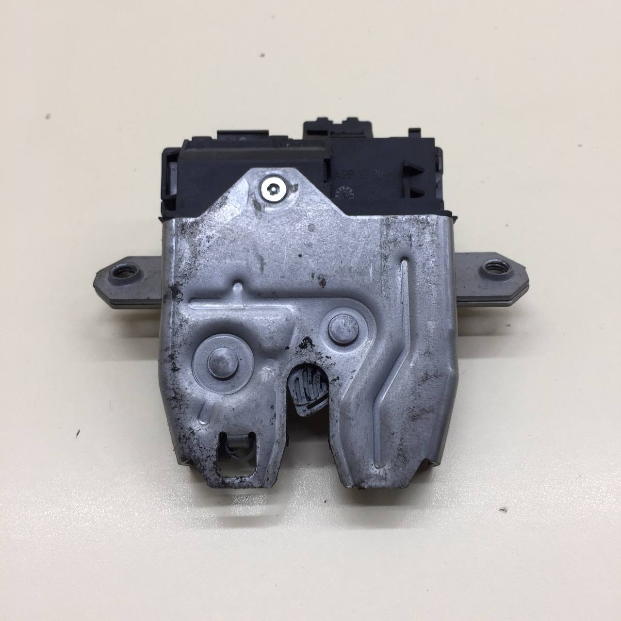 Замок багажника Ford Focus 2 (DA) 2005-2008 Замок багажника Ford Focus 2 (DA) 2005-2008