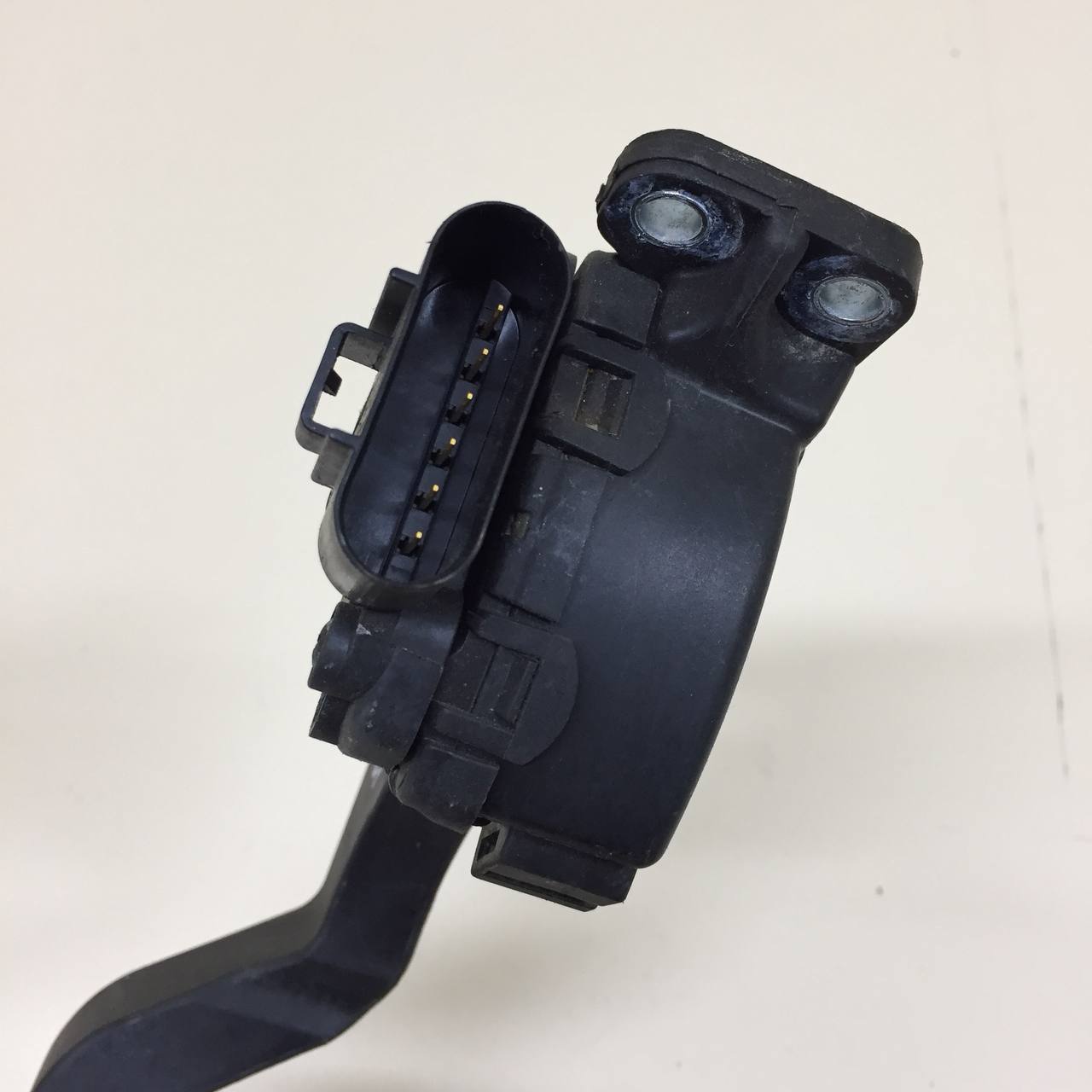 Педаль газа Ford Fusion (JU) 2002-2012 Педаль газа Ford Fusion (JU) 2002-2012