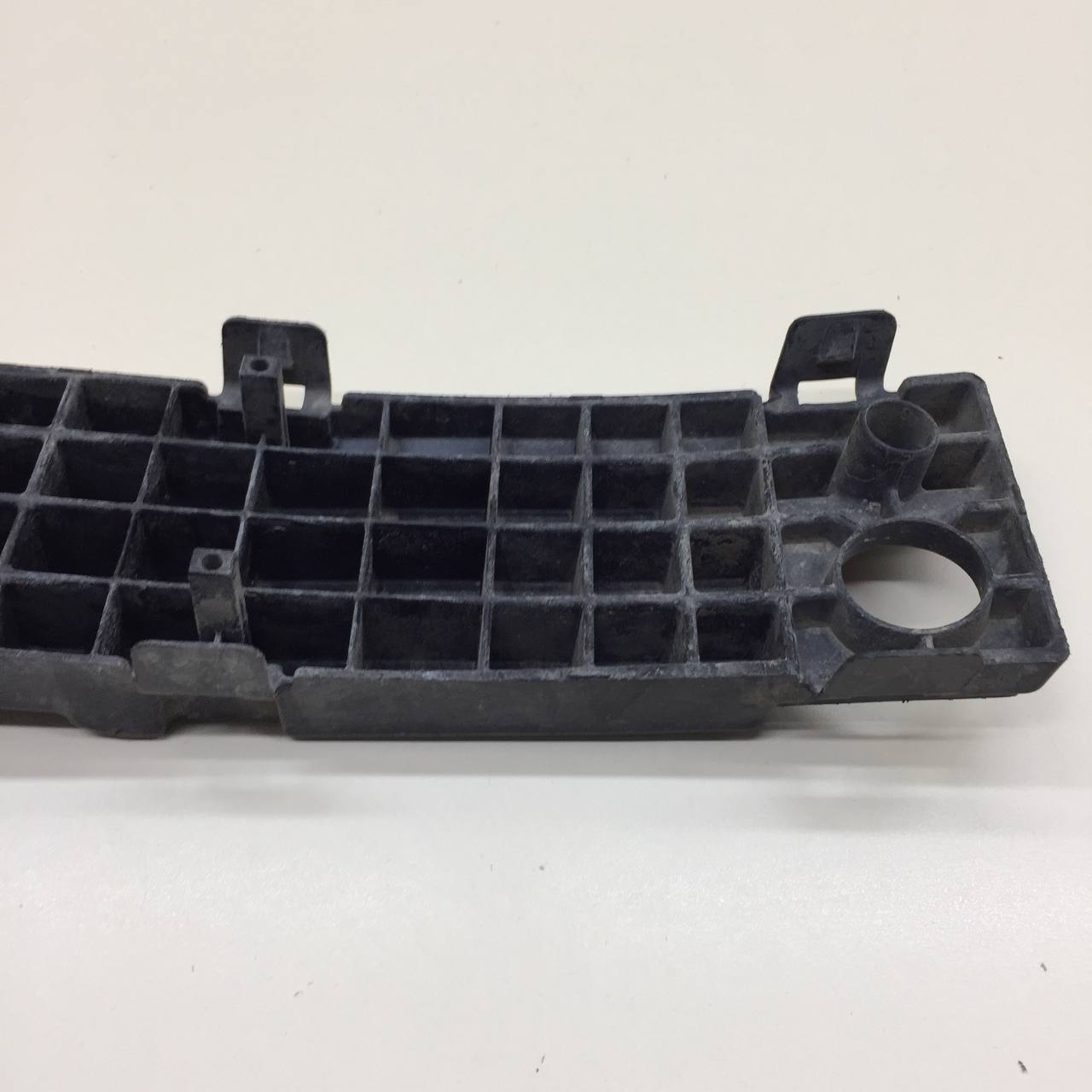 Кронштейн заднего бампера правый Lexus LS460 (XF40) 2006-2017