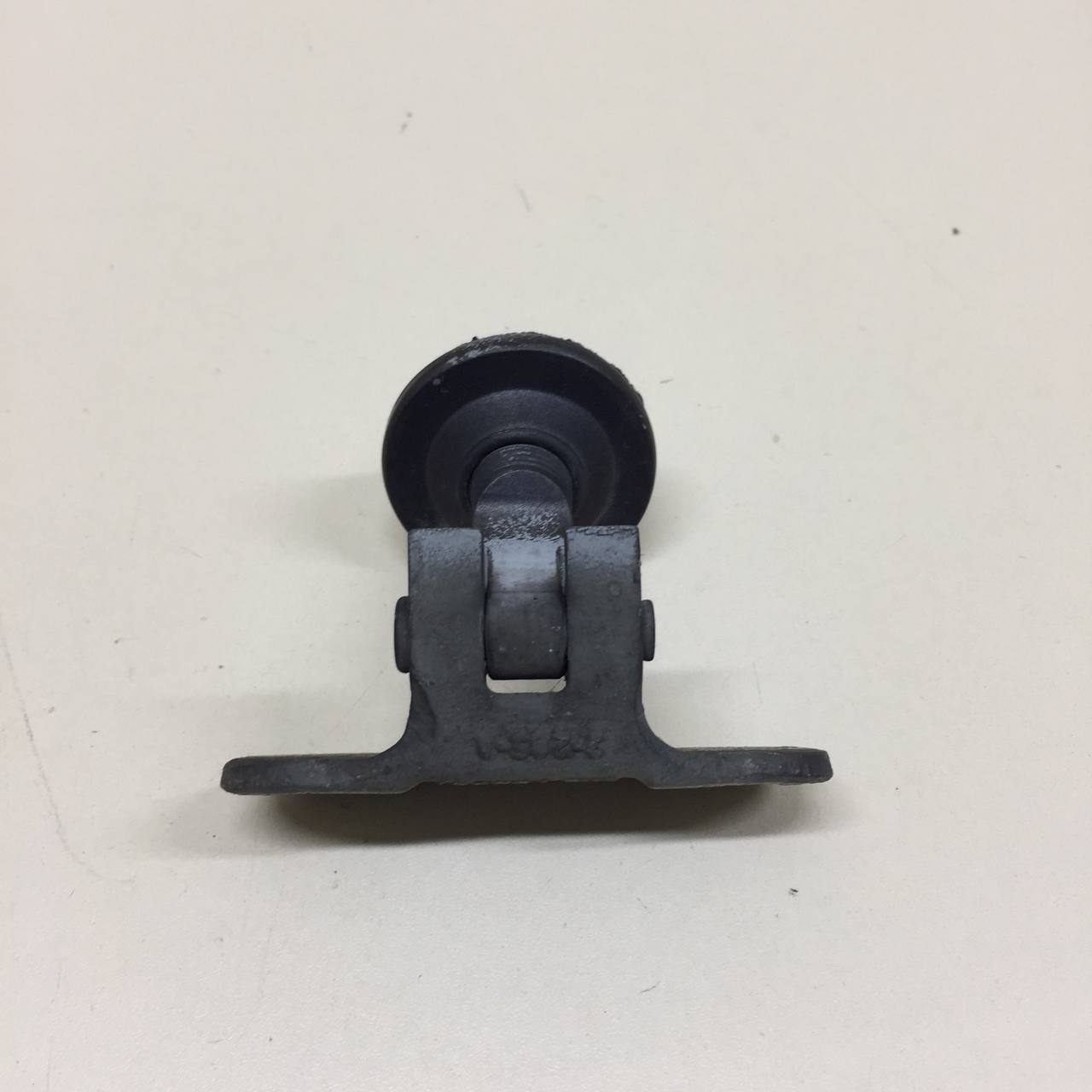 Петля двери багажника Land Rover Discovery 3 (L319) 2004-2009
