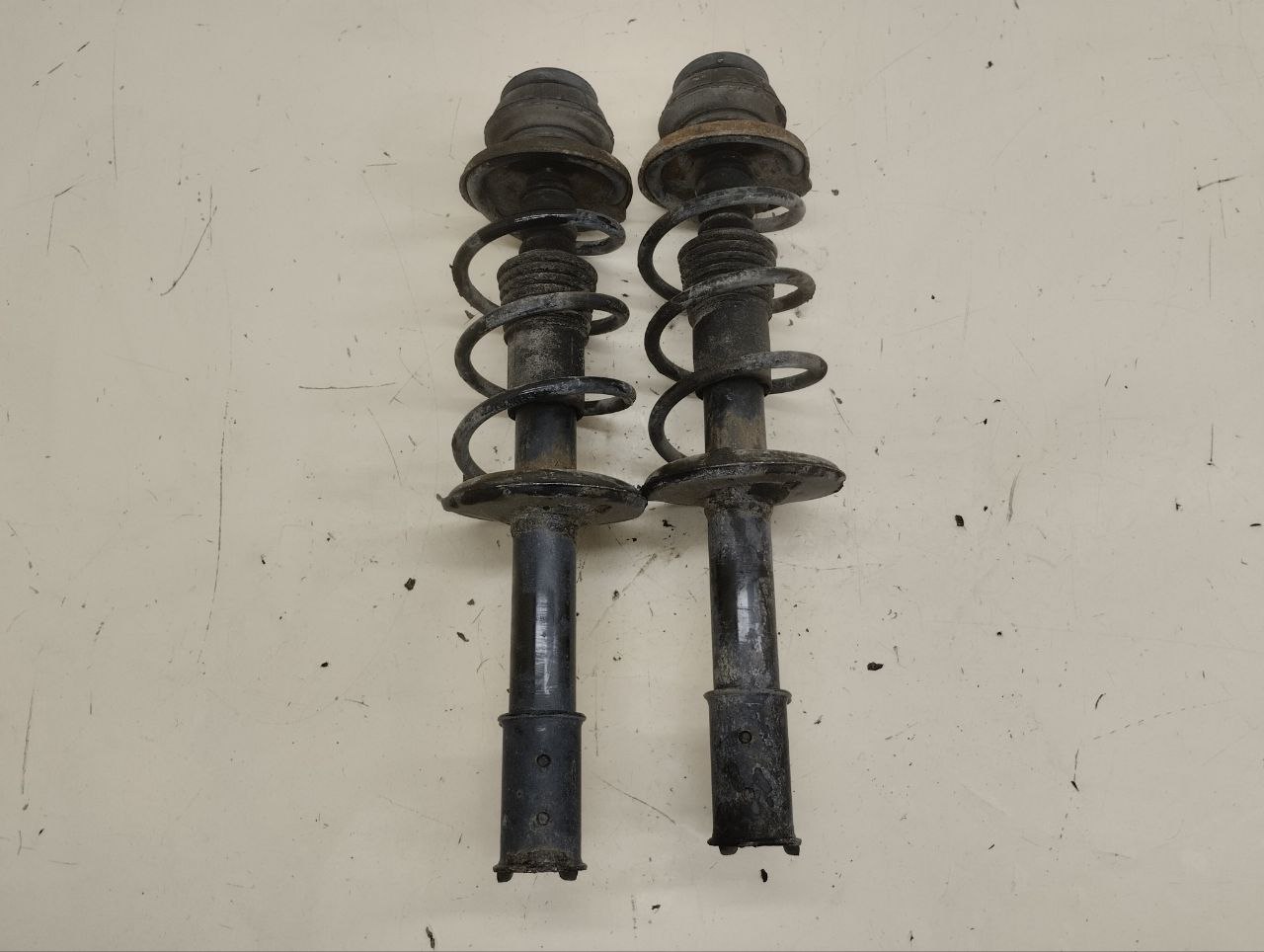 Амортизатор передний Nissan Almera 3 (G11, G15) 2012> Амортизатор передний Nissan Almera 3 (G11, G15) 2012>