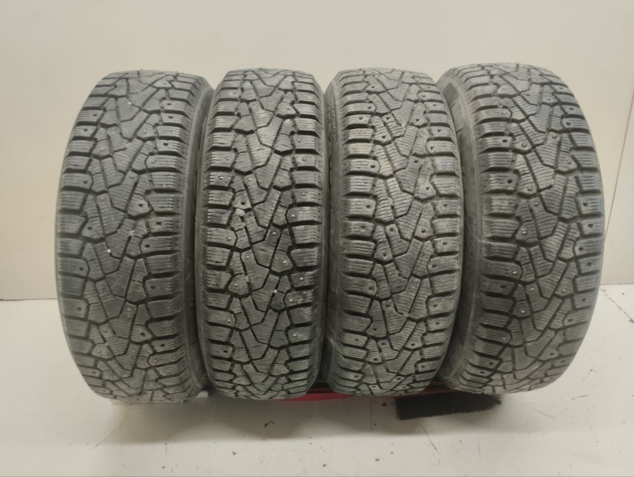 Шины к-кт R15 Зимние шипованные PIRELLI ICE ZERO.