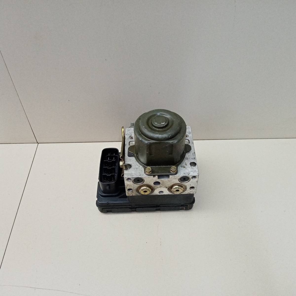 Блок ABS (насос) Toyota Funcargo (XP20) 1999-2005 Блок ABS (насос) Toyota Funcargo (XP20) 1999-2005