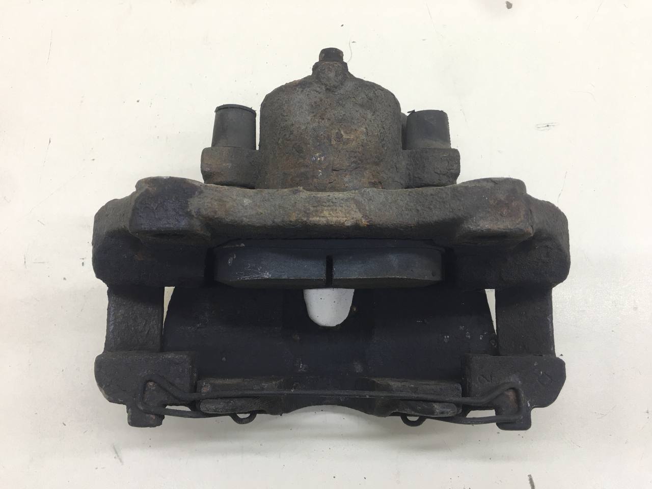 Суппорт передний правый Opel Astra H / Family 2004-2015