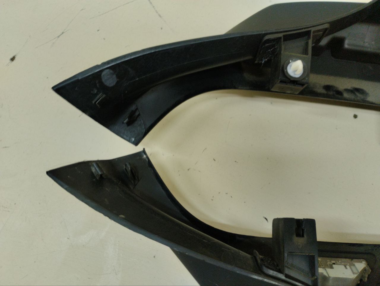 Держатель задней полки Peugeot 308 2007>