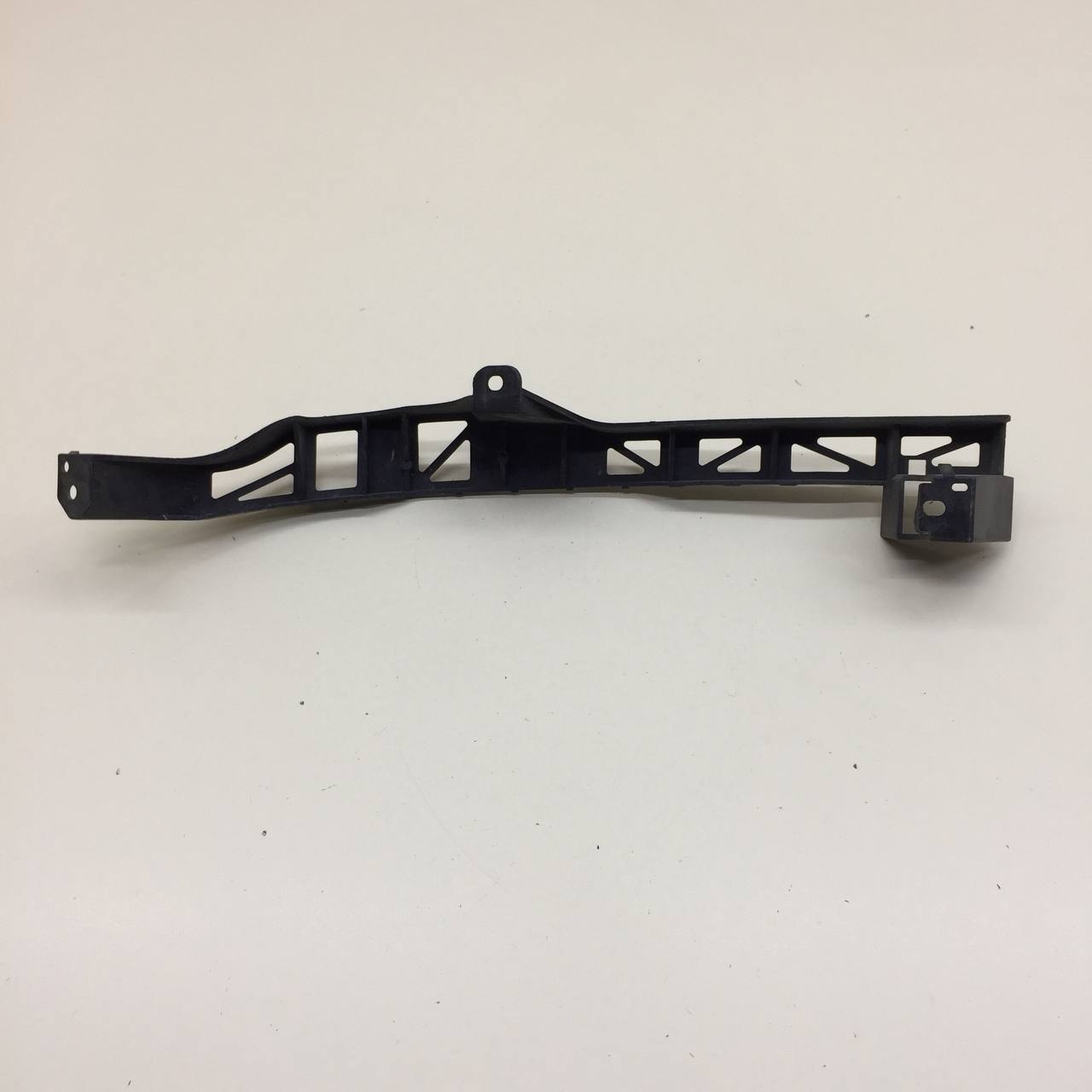 Кронштейн фар правый Mazda Mazda 3 (BK) 2002-2009