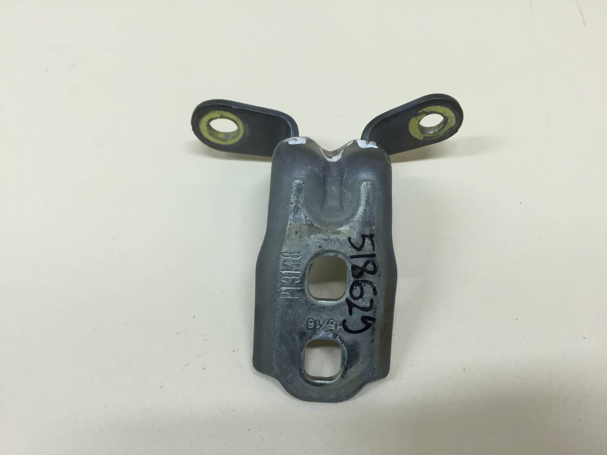 Петля двери передней левой верхняя Chevrolet Cobalt (T250) 2011-2015