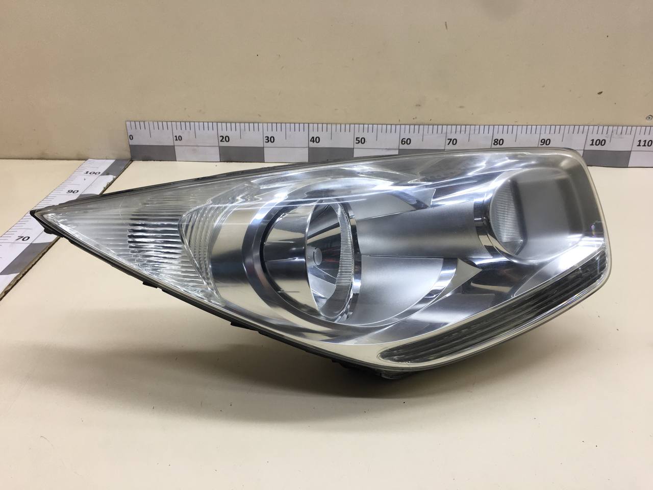 Фара правая Kia Venga (YN) 2010-2017