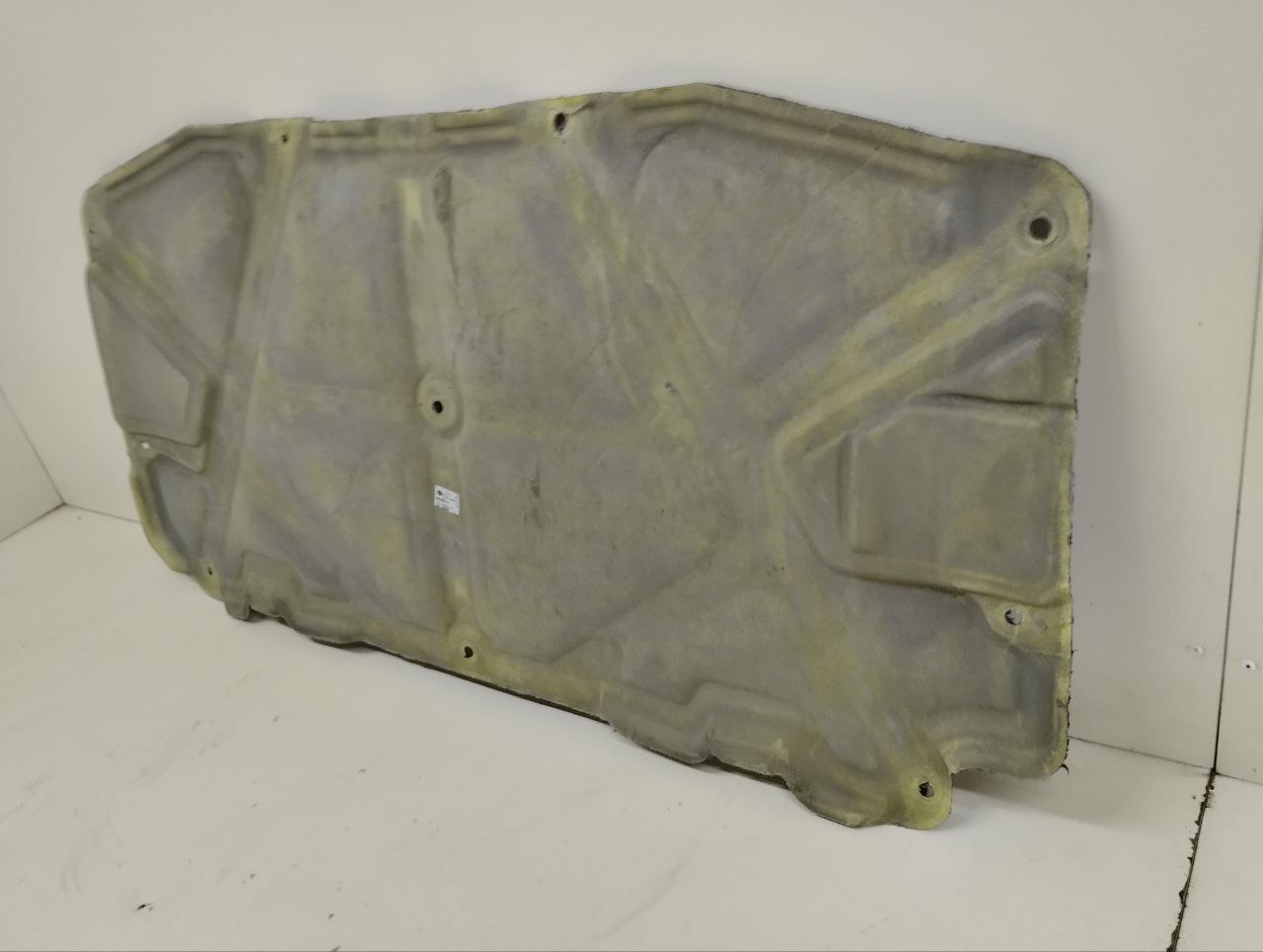 Шумоизоляция капота Nissan Almera (N16) 2000-2006 Шумоизоляция капота Nissan Almera (N16) 2000-2006