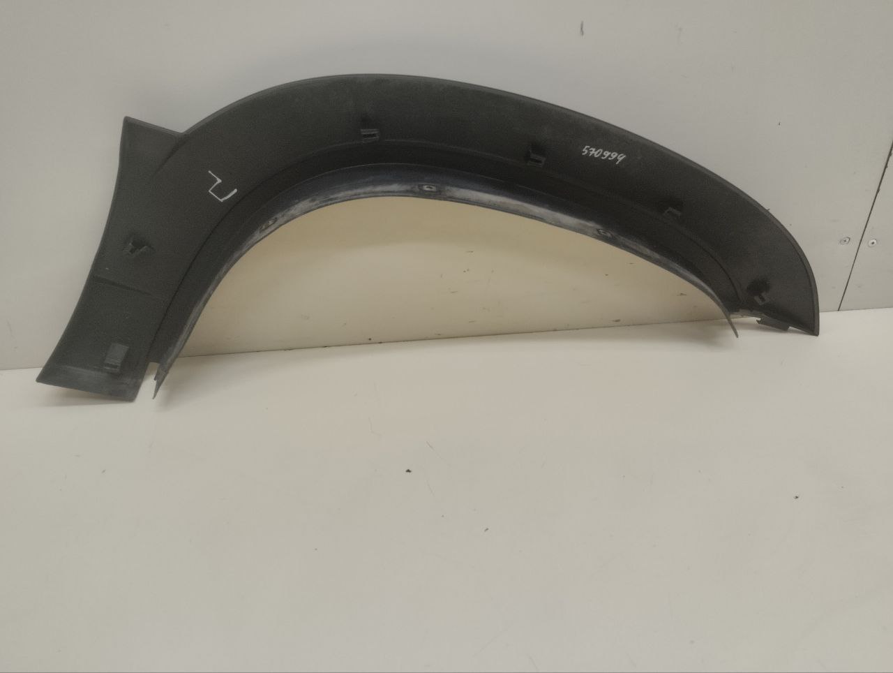 Накладка переднего крыла левого Chevrolet Niva 2009-2020