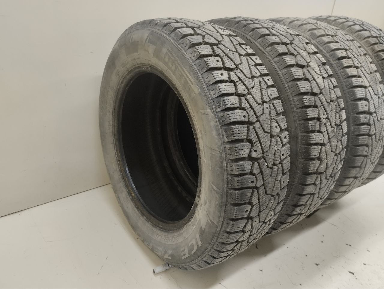 Шины к-кт R15 Зимние шипованные PIRELLI ICE ZERO.