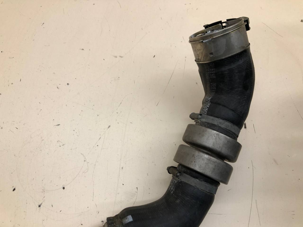 Патрубок интеркулера Volvo XC60 2008-2017