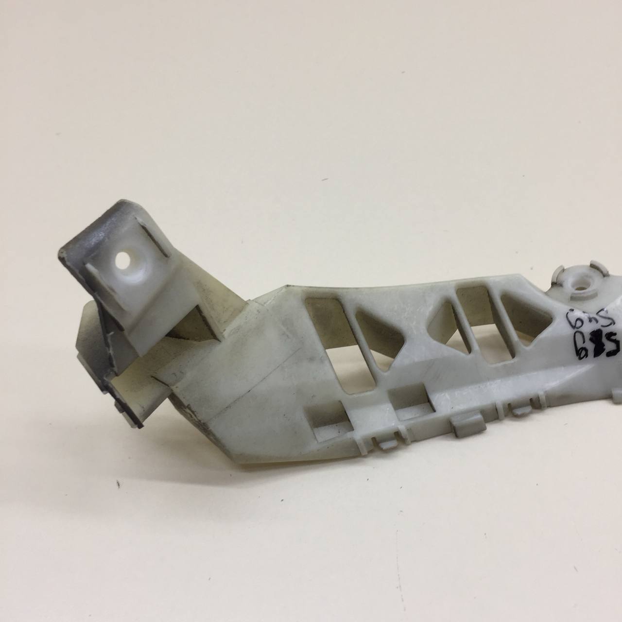 Кронштейн заднего бампера правый Mazda Mazda 3 (BK) 2002-2009