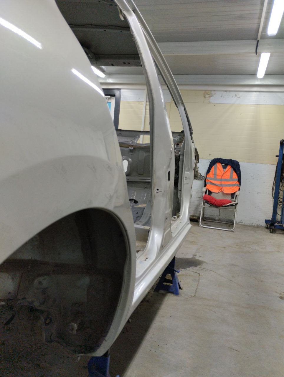Порог со стойкой правый Toyota Auris (E150) 2006-2012