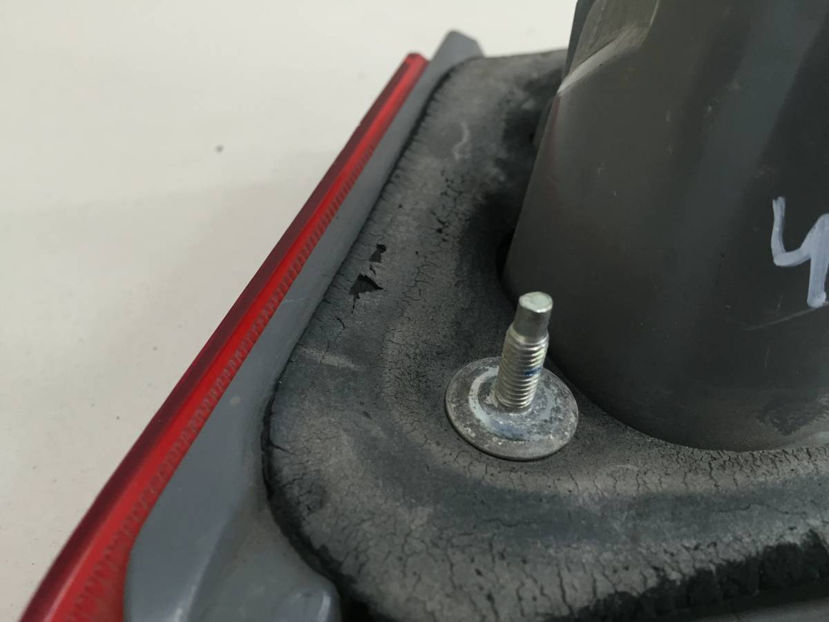 Фонарь задний внутренний левый Honda Civic 4D 2006-2012