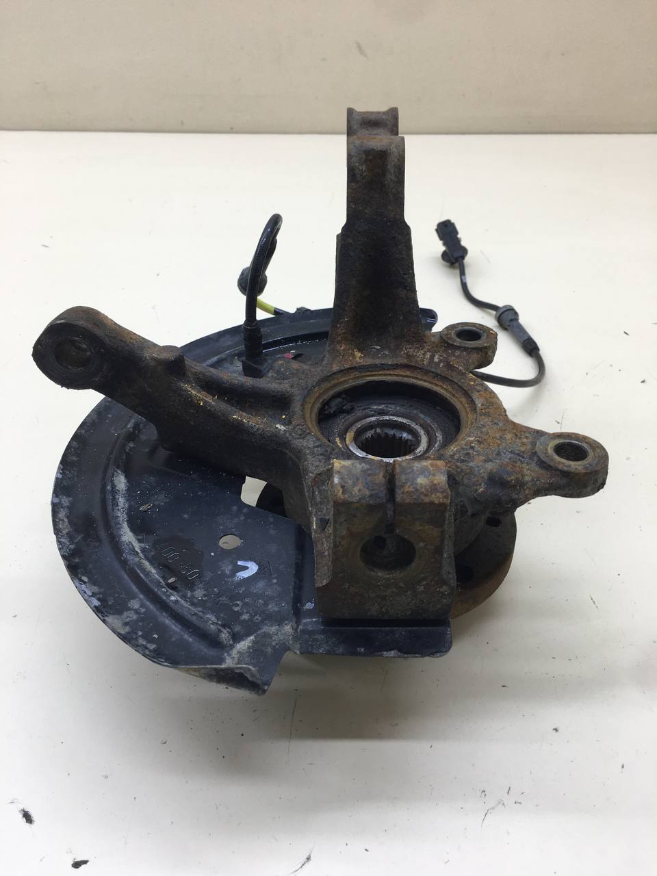 Кулак поворотный передний левый Renault Logan (2) 2014>