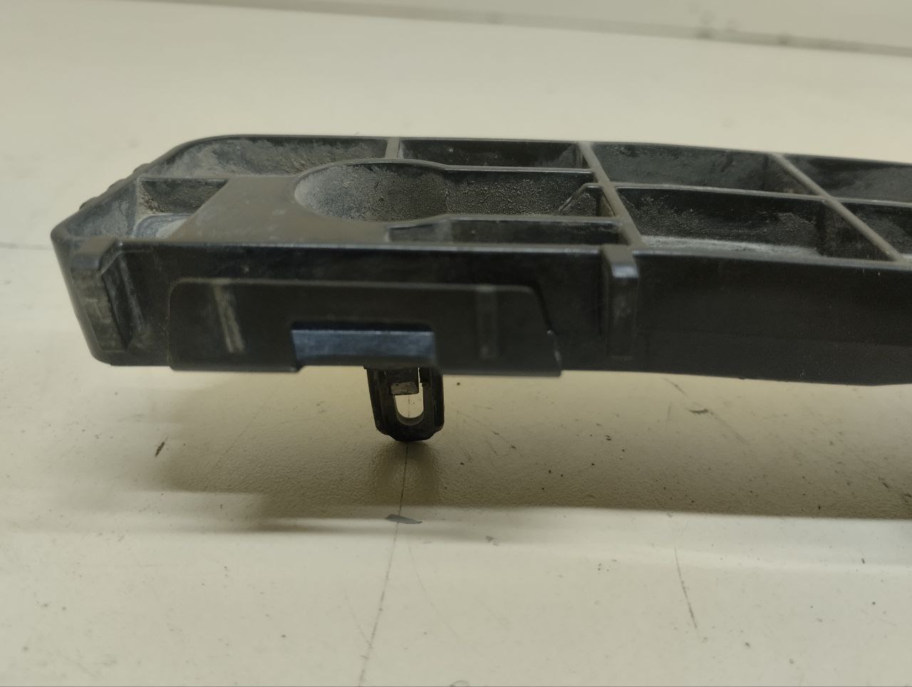 Кронштейн переднего бампера левый Lexus LX450D/570 2015>