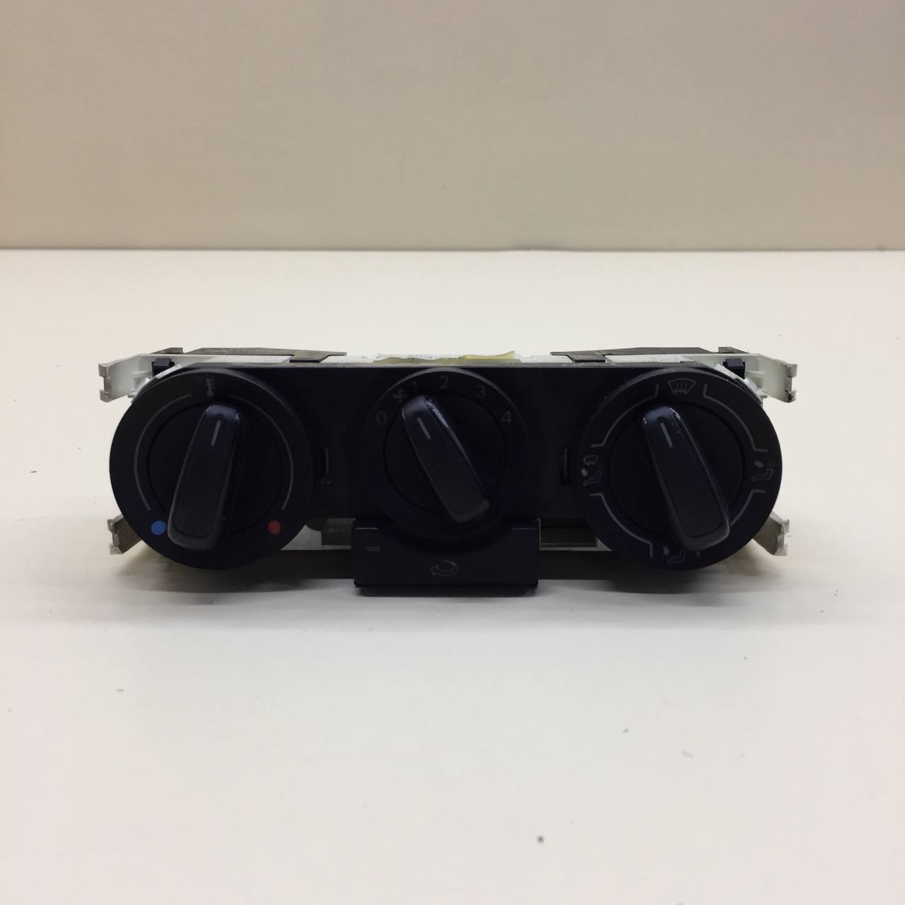 Блок управления отопителем Volkswagen Polo (MK5) 2011-2020
