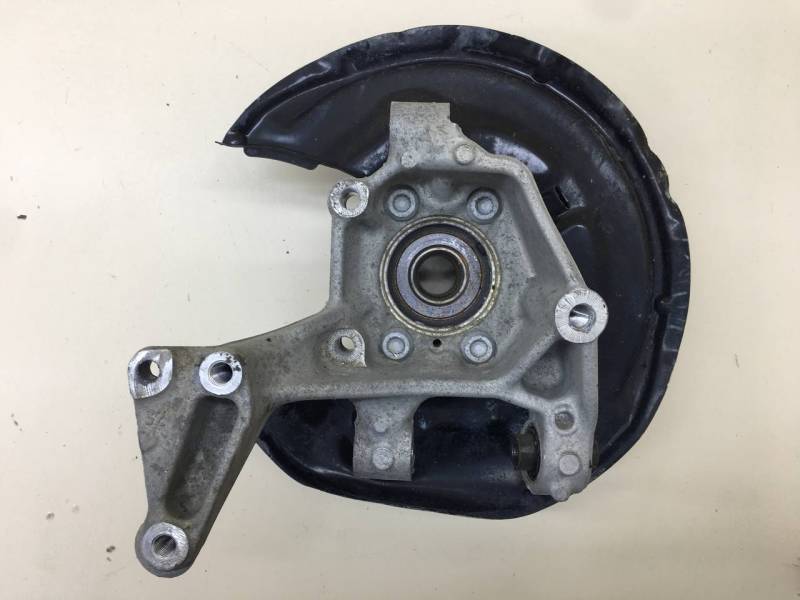 Кулак поворотный задний правый Volkswagen Tiguan (5N1) 2007-2011 Кулак поворотный задний правый Volkswagen Tiguan (5N1) 2007-2011