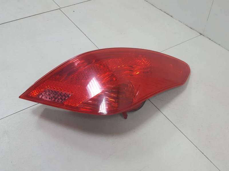 Фонарь задний правый Peugeot 308 2007>