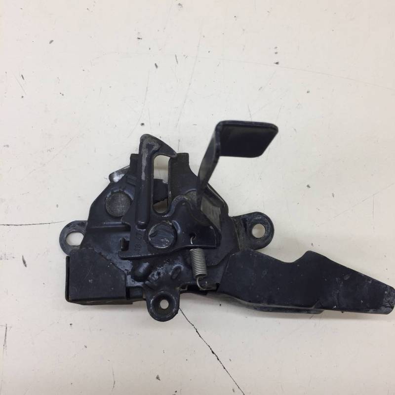 Замок капота Toyota Corolla E180 2013-2019