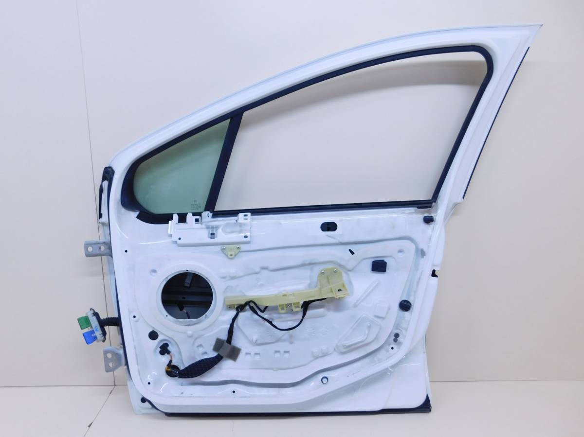 Дверь передняя правая Peugeot 308 2007>