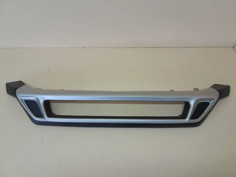 Накладка переднего бампера центральная Mitsubishi Outlander (GF) 2012>