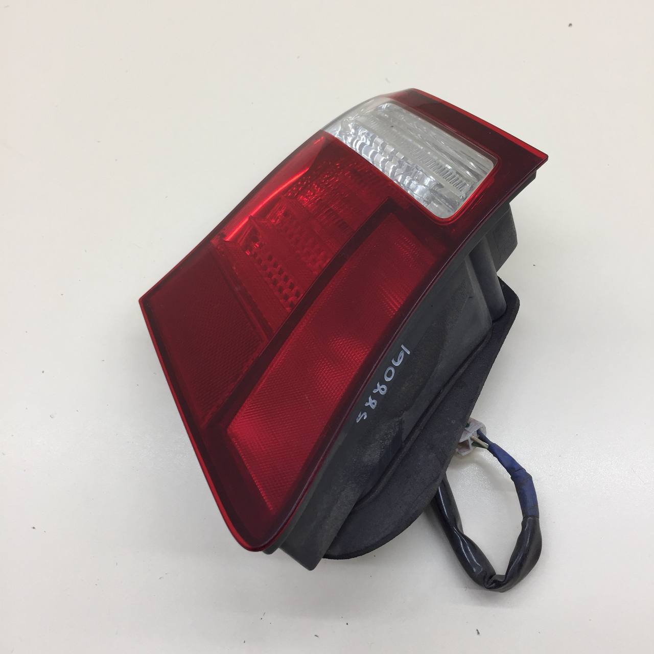 Фонарь задний внутренний левый Lexus LS460 (XF40) 2006-2017