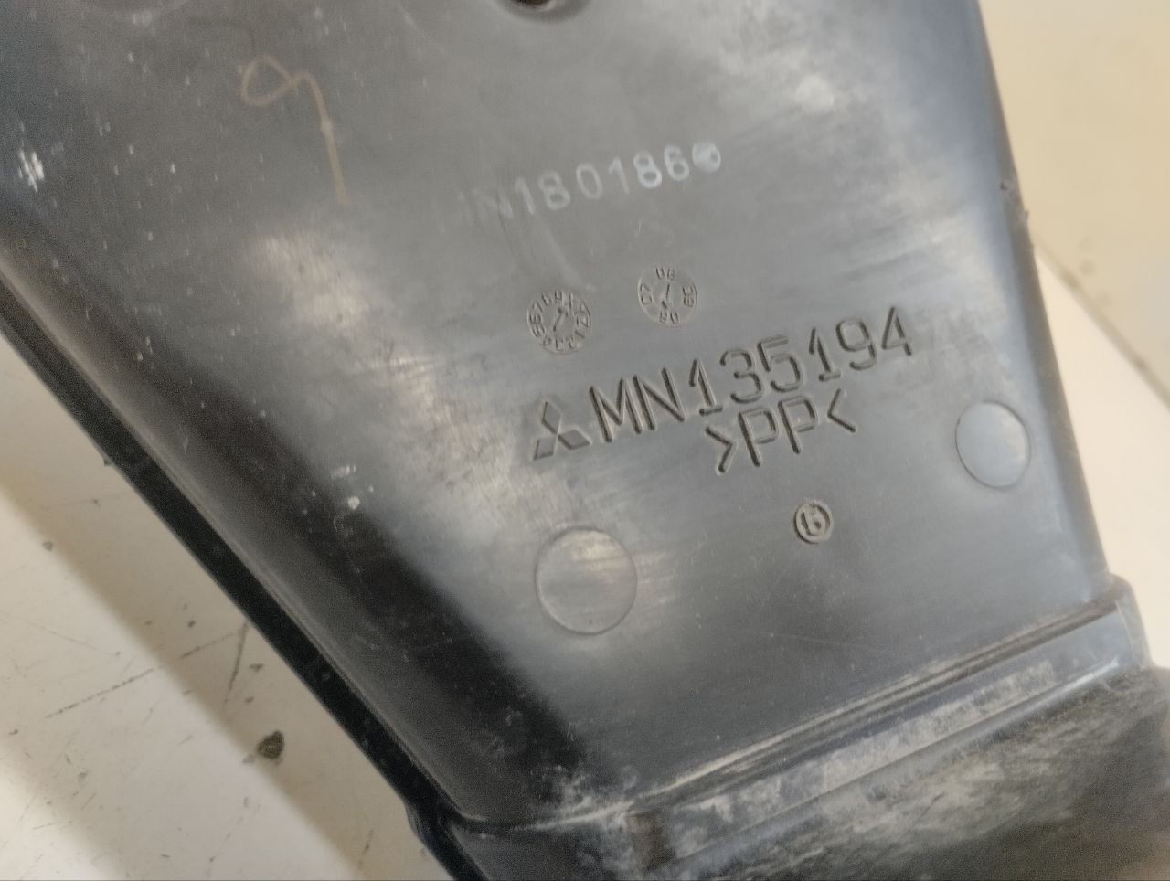 Воздухозаборник (наружный) Mitsubishi Lancer 9 (CS/Classic) 2000-2011 Воздухозаборник (наружный) Mitsubishi Lancer 9 (CS/Classic) 2000-2011