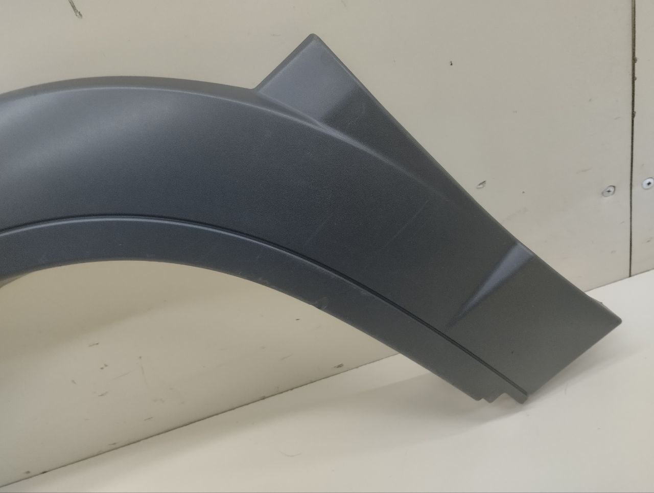 Накладка переднего крыла левого Chevrolet Niva 2009-2020