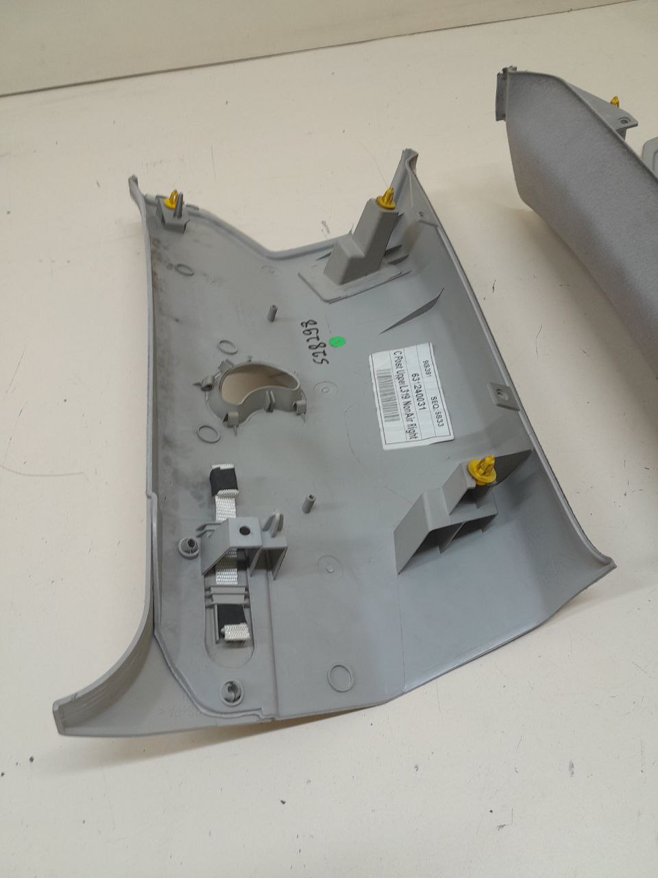 Обшивка стойки Land Rover Discovery 3 (L319) 2004-2009 Обшивка стойки Land Rover Discovery 3 (L319) 2004-2009