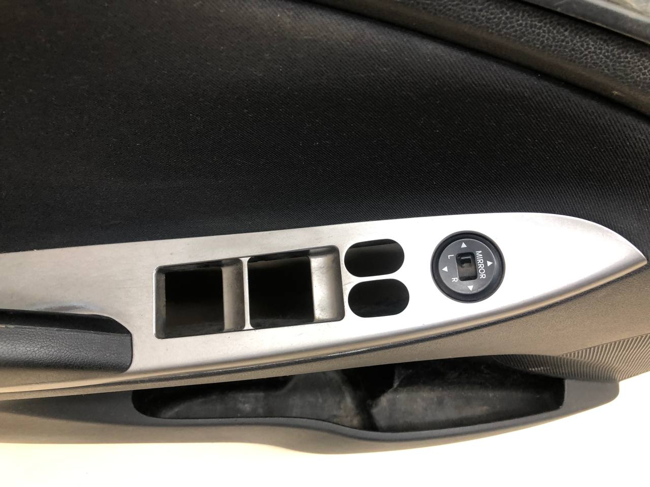 Обшивка двери передней левой Hyundai Solaris (RB) 2010-2017