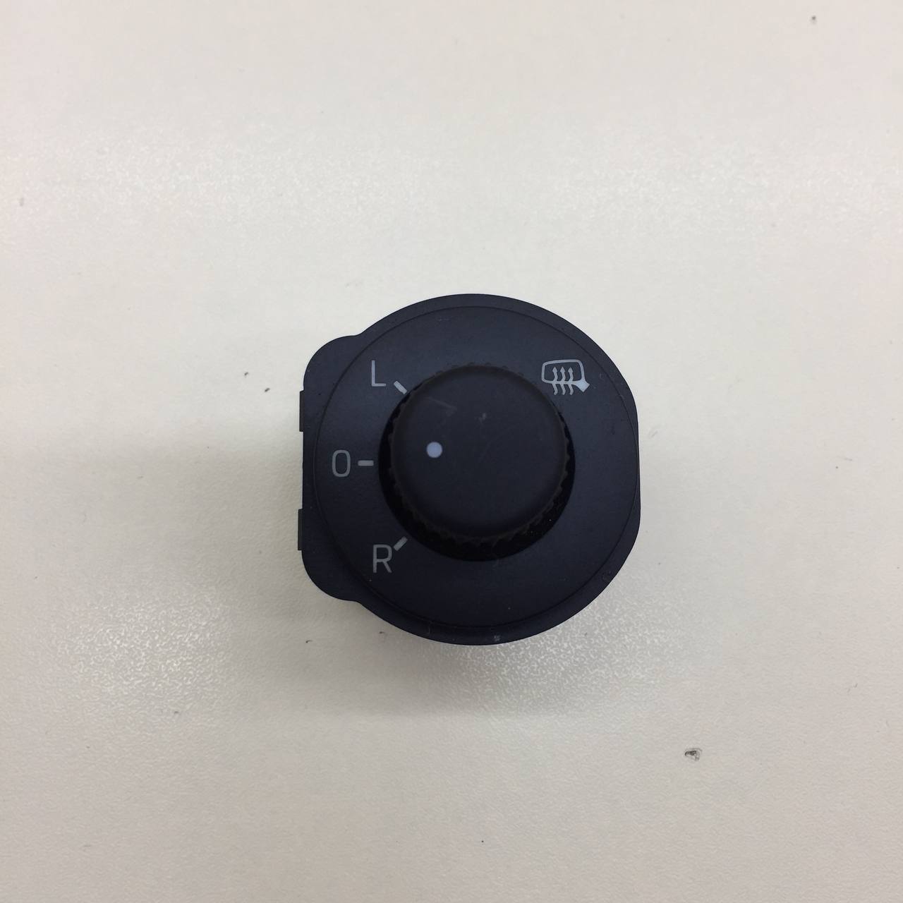 Переключатель регулировки зеркала Skoda Rapid 2012-2020