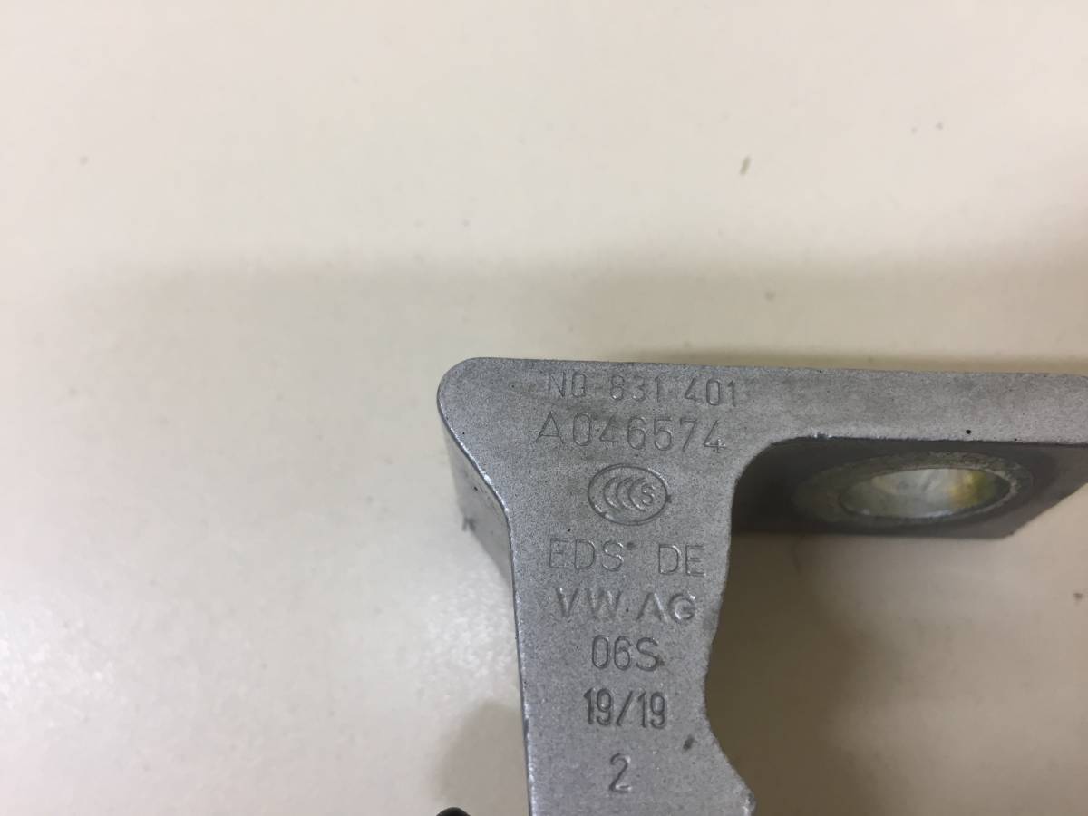 Петля двери Volkswagen Polo (MK5) 2011-2020