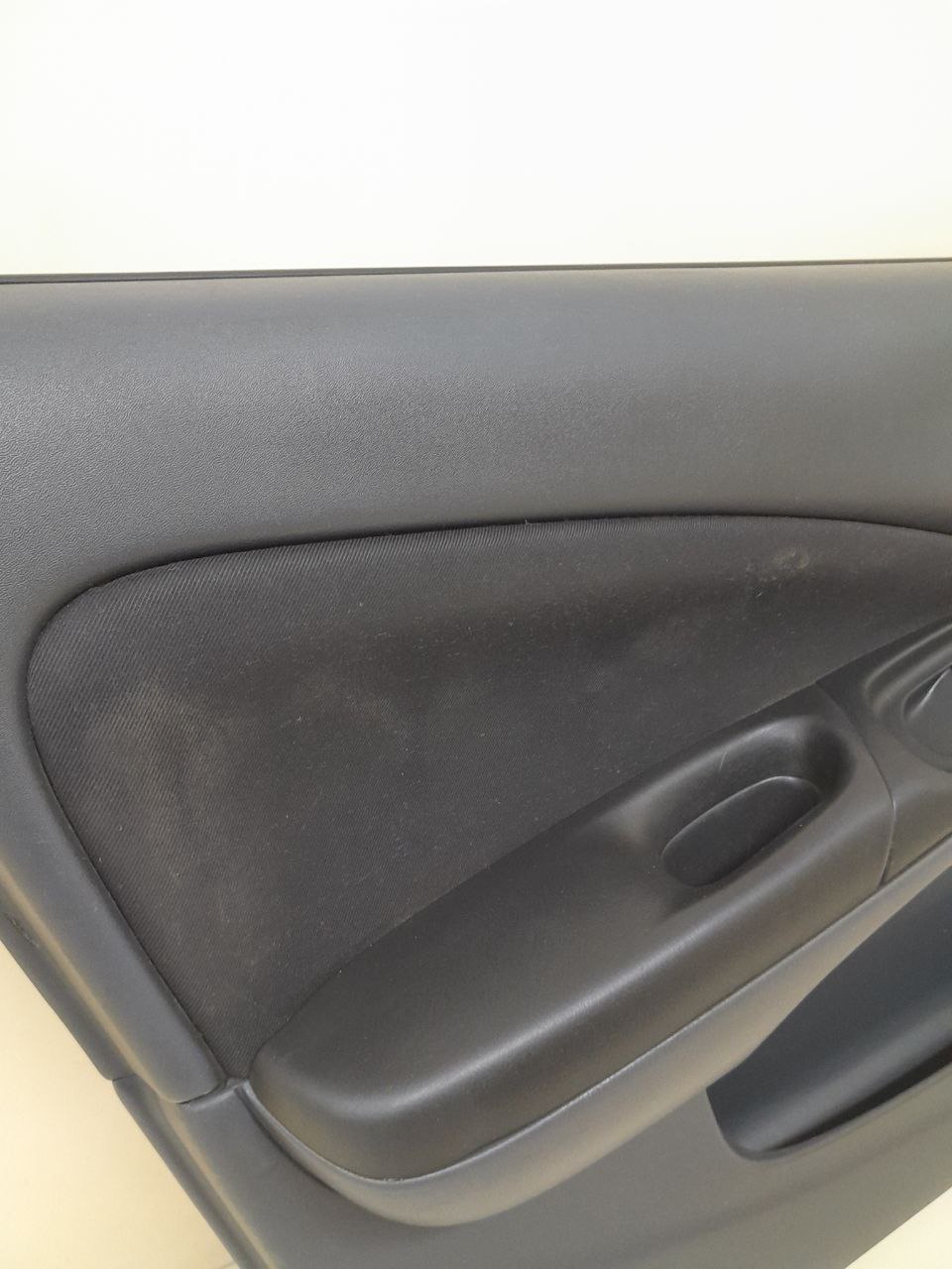 Обшивка двери передней левой Nissan Almera (N16) 2000-2006 Обшивка двери передней левой Nissan Almera (N16) 2000-2006