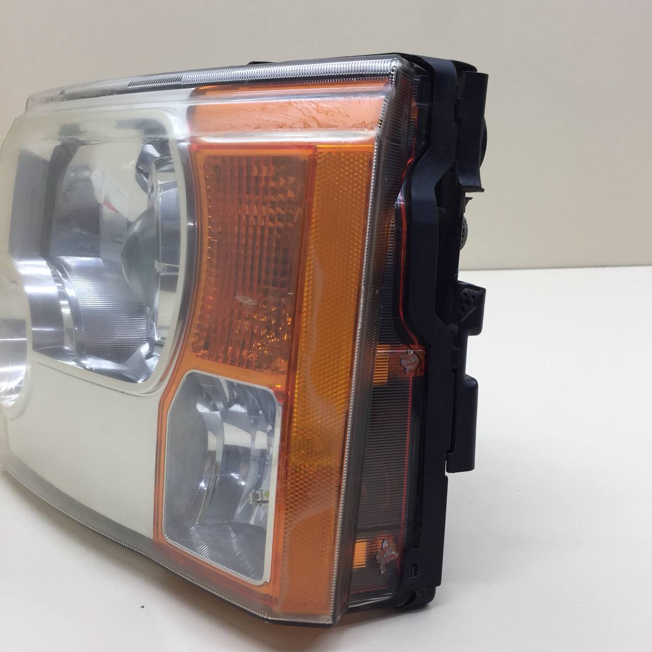 Фара левая Land Rover Discovery 3 (L319) 2004-2009