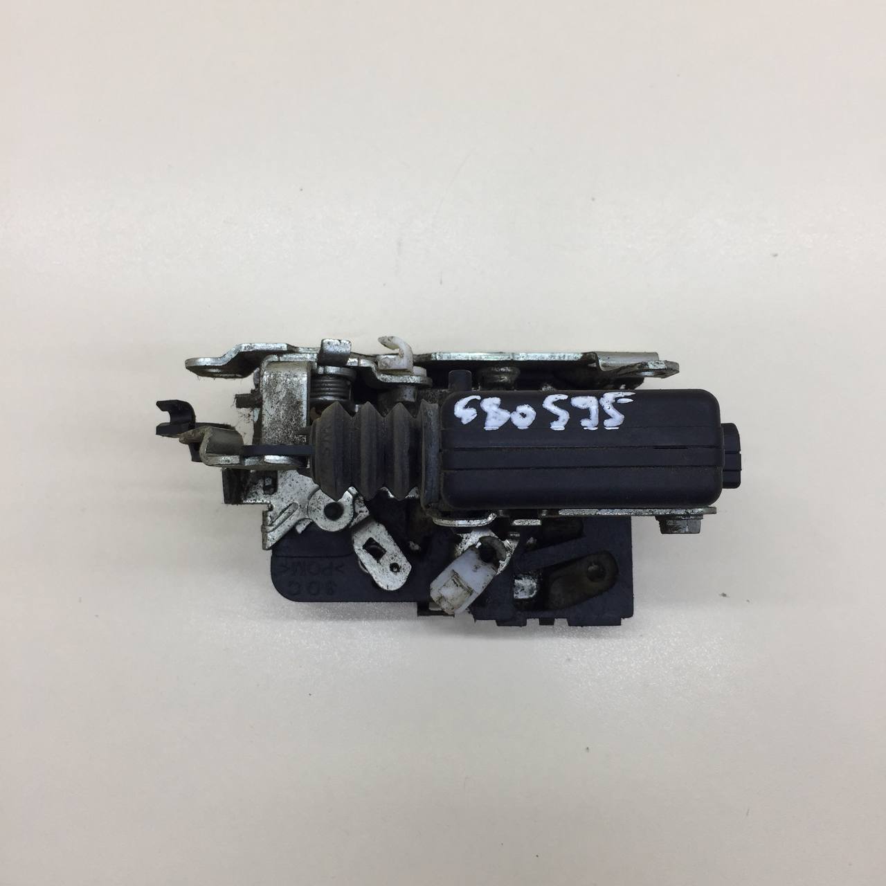 Замок двери задней правой Renault Sandero 2009-2014